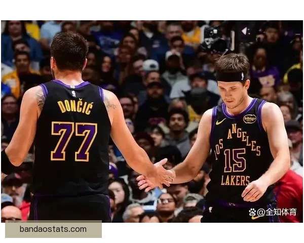 湖人再遭打击 里夫斯接受肋骨和侧腹影像检查 出战与否待定